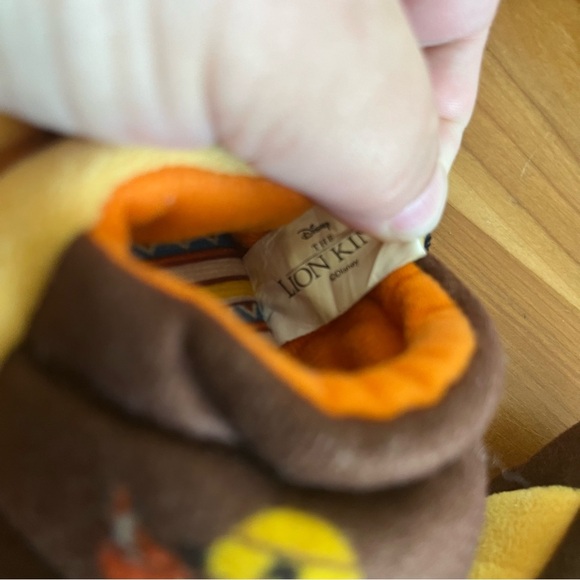 Children’s Disneys The Lion King Simba Slippers Size 5/6 - Picture 5 of 6